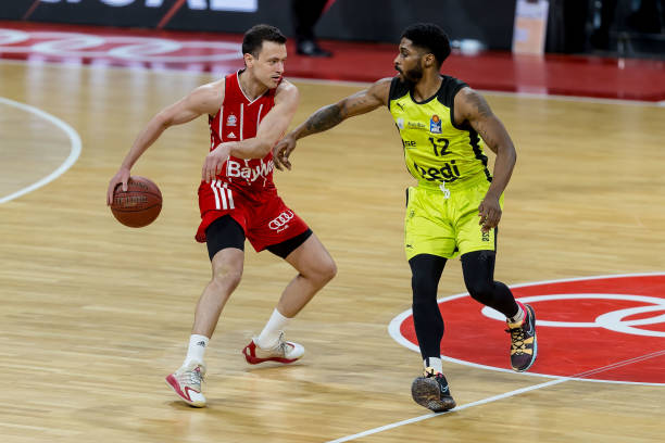 凭借精准的 凭借精准的