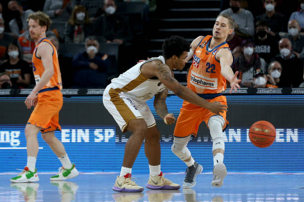 申花在多场 申花在多场