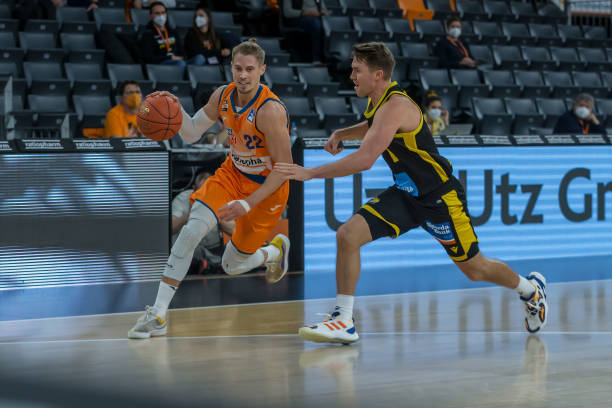 资格而竭尽 资格而竭尽