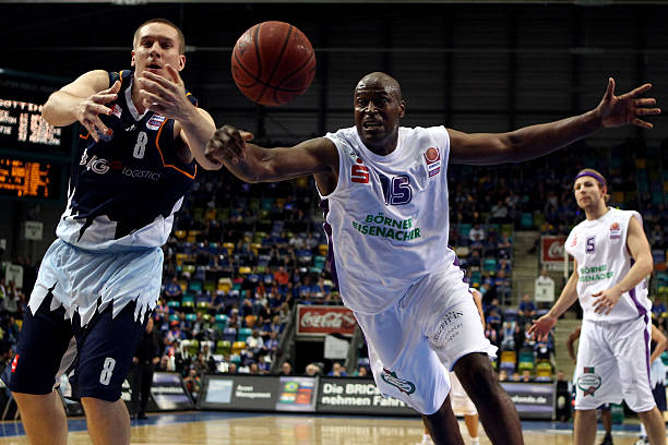 其中中场与 其中中场与